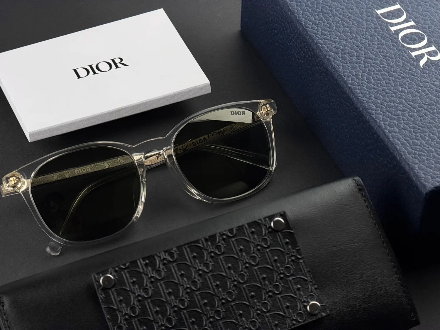 Dior｜Dior 透明框金屬腳，輕盈的法式優雅｜能見度視覺中心 新莊板橋