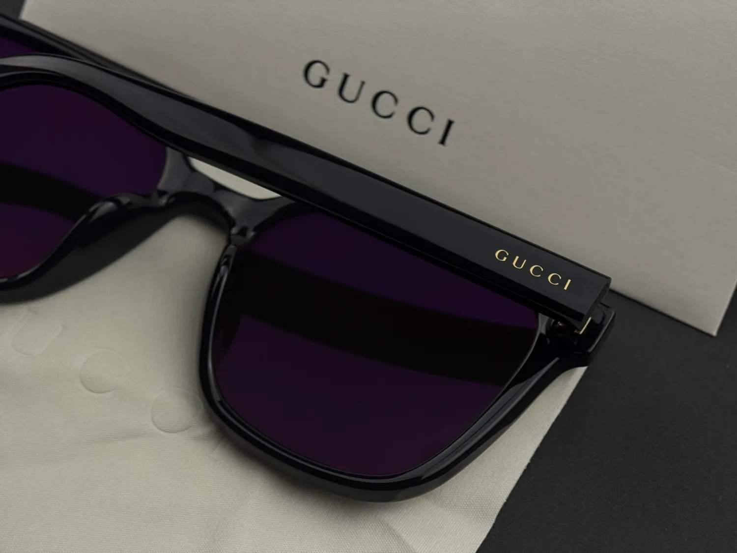 Gucci｜Gucci 標誌性 GG 金屬太陽眼鏡，紫調漸層鏡片——低調裡的存在感｜能見度視覺中心 新莊板橋