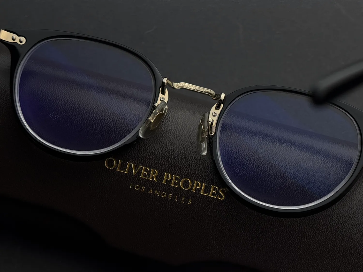 Oliver Peoples｜Oliver Peoples 透明圓框，斯文不張揚｜能見度視覺中心 新莊板橋