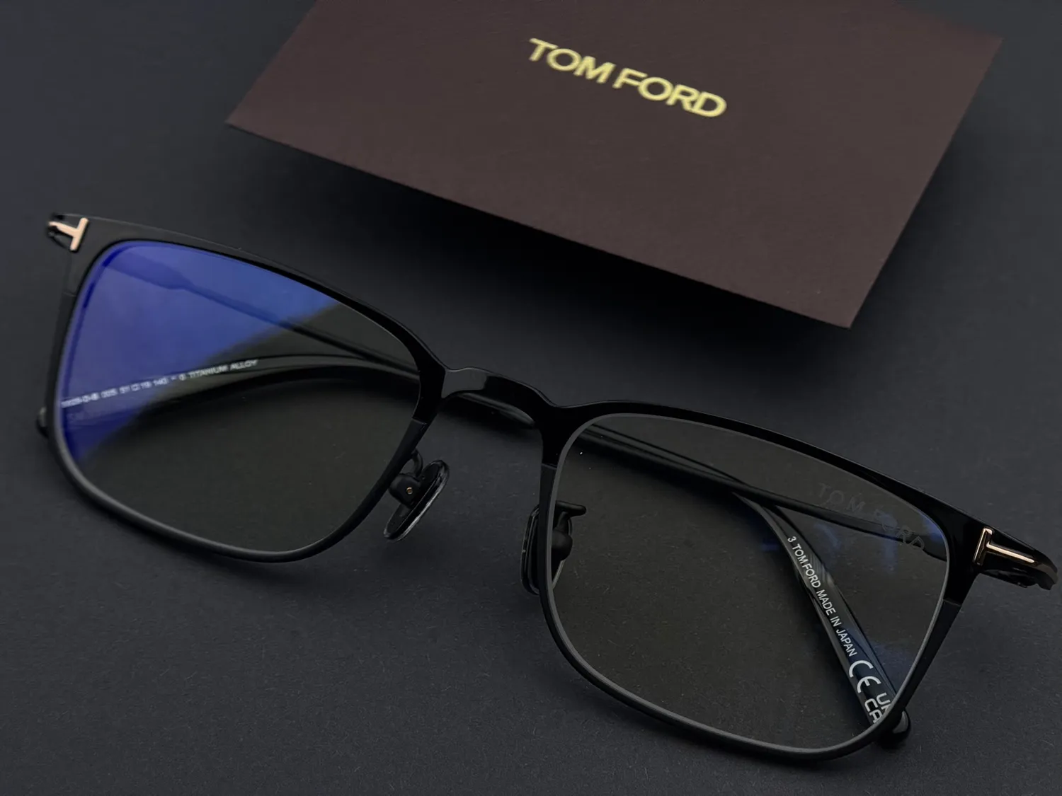 Tom Ford｜Tom Ford 透明膠框搭濾藍光鏡片，螢幕世代的日常首選｜能見度視覺中心 新莊板橋